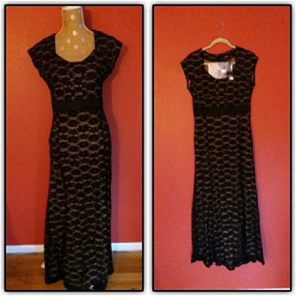 NWT'S Black Lace w/ Nude Underlay Cap Sleeve Formal Gown - Picture 4 of 4